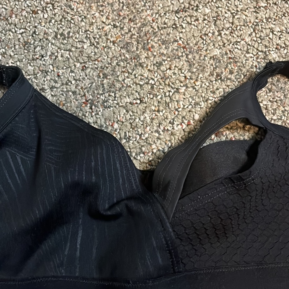 Asymmetrical black sports bra - Picture 2 of 4